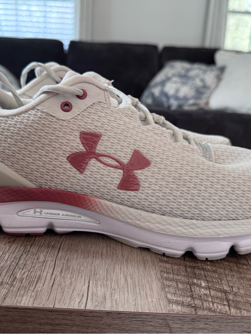 Lightly Used Under Armour Men’s Size 13 Running Shoe - Picture 9 of 10